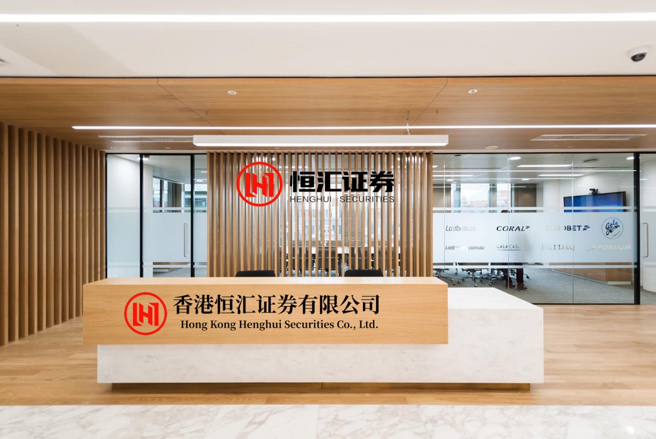 浩源配资 俄罗斯打算对英国动手，美国情报局长飞到莫斯科，劝俄罗斯冷静，英国公布